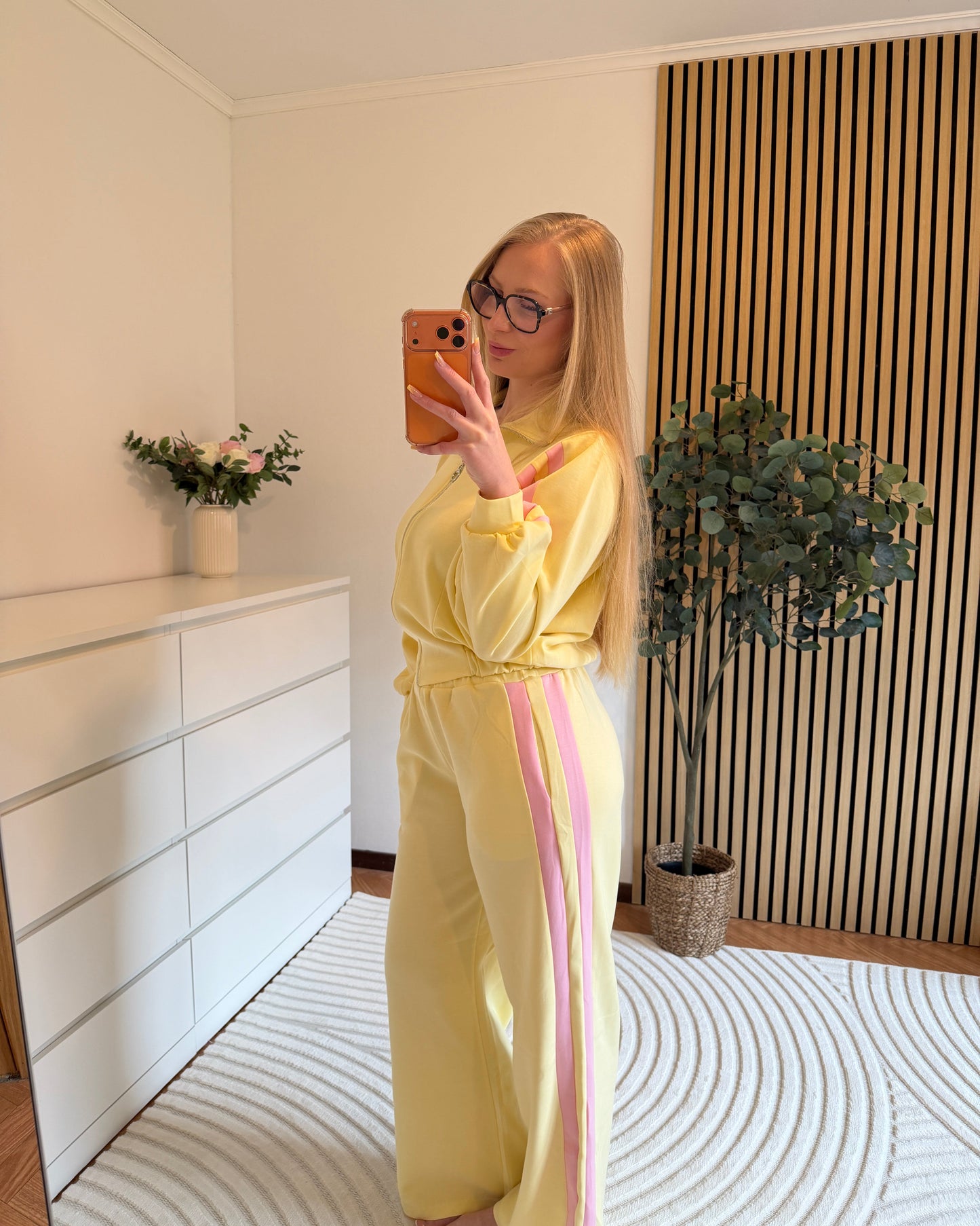 Ensemble glow pastel