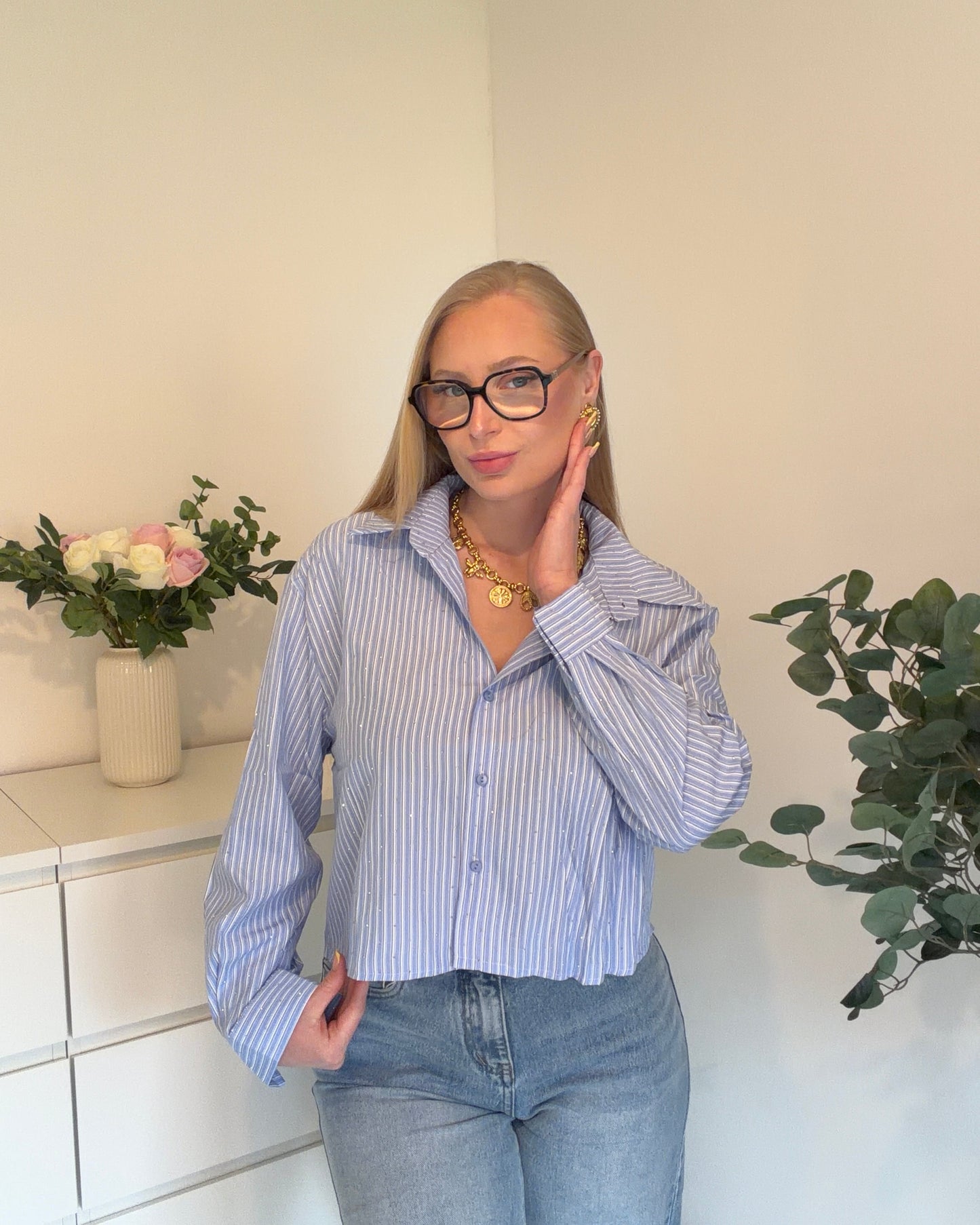 Chemise rayée avec cravate et strass