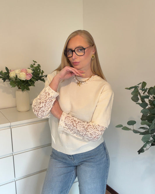 Pull crème à manches en dentelle