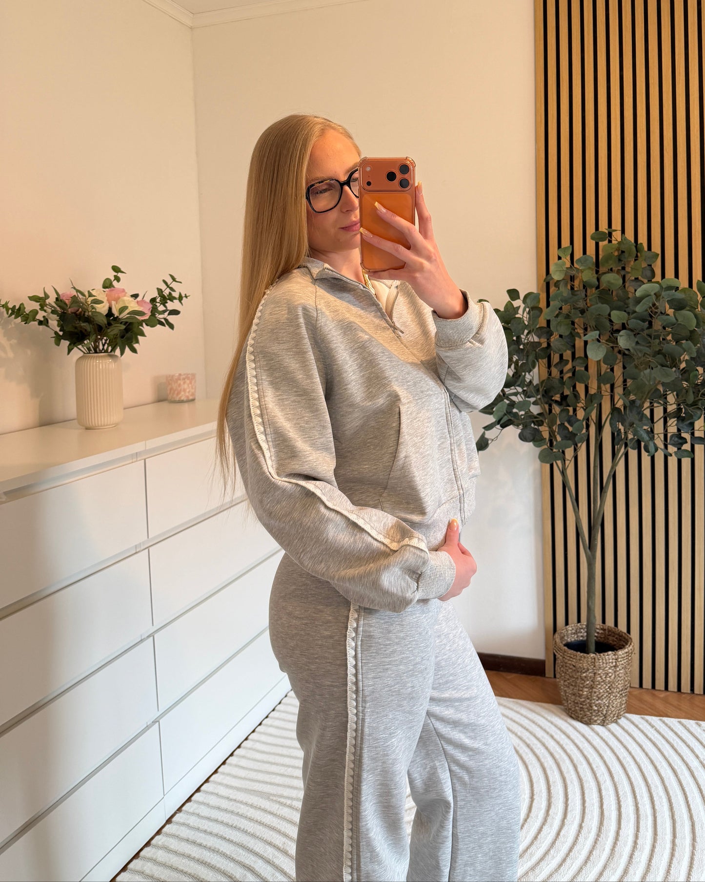 Ensemble grey mood