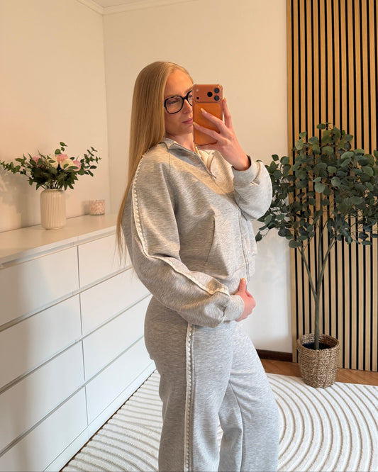 Ensemble grey mood